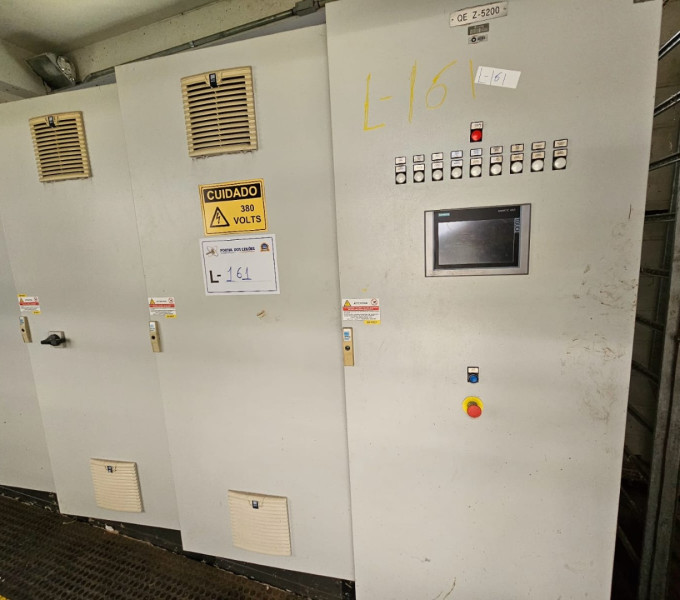 01 ARMÁRIO PAINEL ELÉTRICO DE 3 PORTAS COM 2 INVERSORES SIEMENS 55KW/75KW, DISJUNTOR PEINCIPAL DE 800 AMP. BARRAMENTOS, CONTACTORES E DISJUNTORES MOTOR, TRANSFORMADOR AUXILIAR, FONTE DE CORRENTE CONTÍNUA DE AUTOMAÇÃO DE CLP