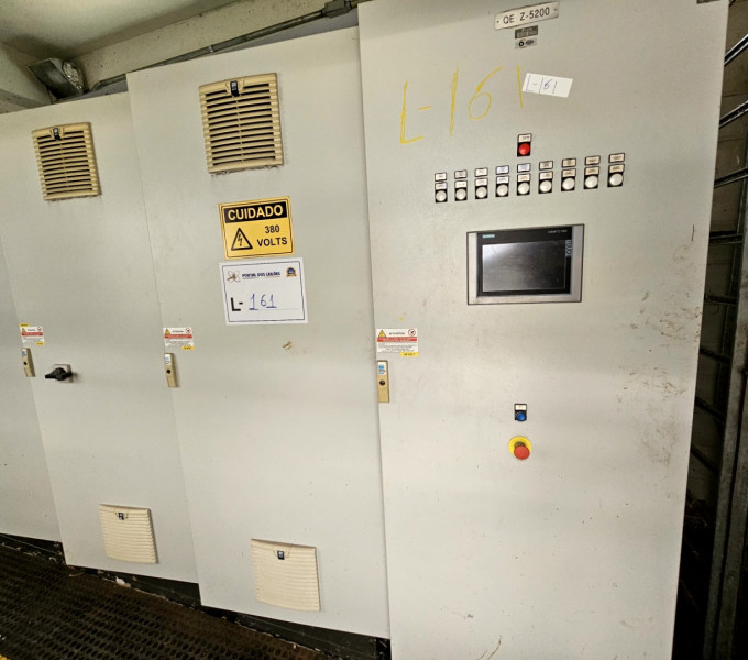 01 ARMÁRIO PAINEL ELÉTRICO DE 3 PORTAS COM 2 INVERSORES SIEMENS 55KW/75KW, DISJUNTOR PEINCIPAL DE 800 AMP. BARRAMENTOS, CONTACTORES E DISJUNTORES MOTOR, TRANSFORMADOR AUXILIAR, FONTE DE CORRENTE CONTÍNUA DE AUTOMAÇÃO DE CLP