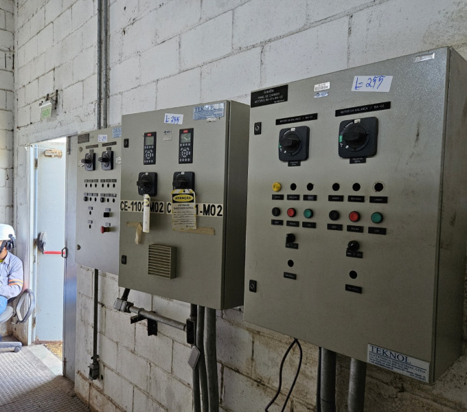 04 PAINÉS DE PAREDE C/ INVERSORES TEKNOL Y-1107 A/B; CE -1102/ CE - 1101; BA01/-BA02; PNMV-1101