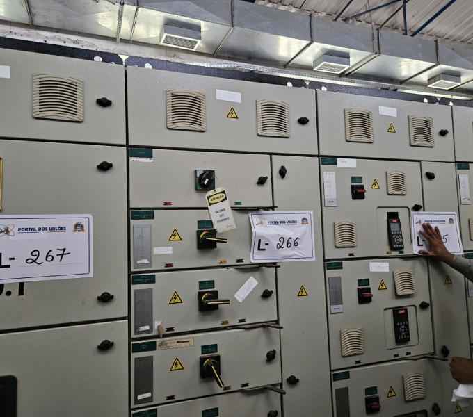 01 PAINEL QUADRUPLO C/ 7 DEPARTAMENTOS C/ DISJUNTOR AUXILIARES C/ 09