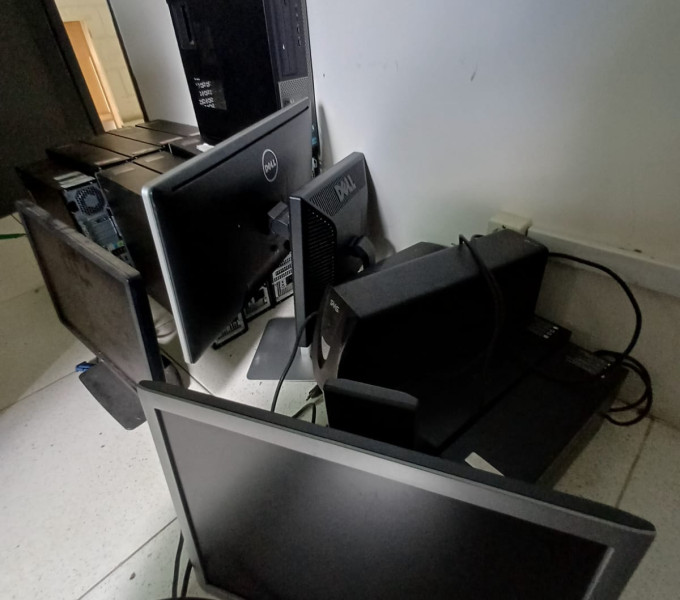 3 APARELHOS TELEVISORES, DIV. TELEFONES FIXOS CISCO, DIV. TECLADOS DE COMPUTADOR, DIV. CPU, DIV. MONITORES, 4 SERVIDORES, 3 IMPRESSORAS, 3 APARELHOS DE CONFERÊNCIA, DIV. NOTEBOOK, 1 AR CONDICIONADO, 1 MESA, 1 CADEIRA COM RODAS, 1 ARMÁRIO