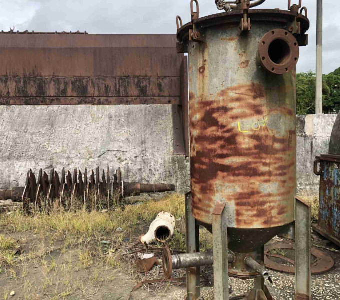 01 TANQUE DE ÁGUA APROX. 200 LITROS