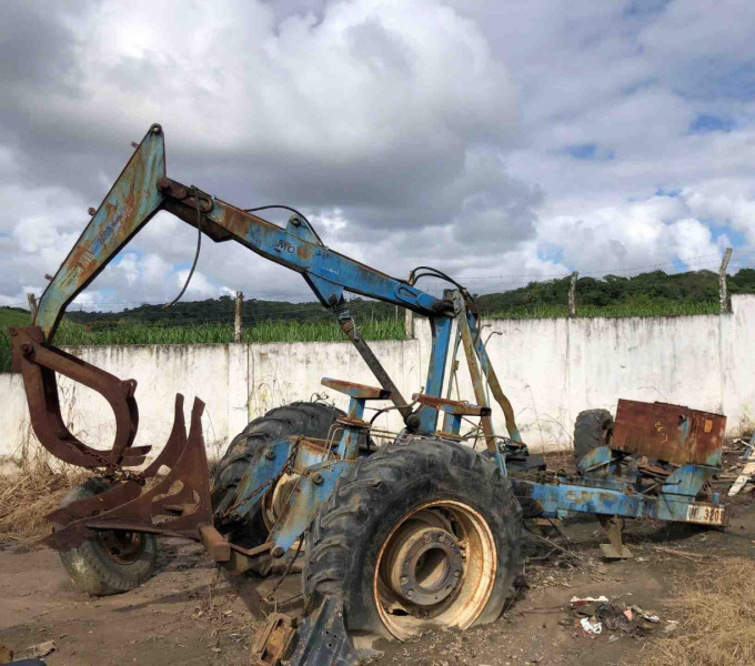 CARREGADEIRA NEW HOLLAND TS 6000 DANIFICADA, ANO 2011, DANIFICADA, FROTA 0620005, CHASSI ZBCE91735, (OBS: CABINE DANIFICADA, COM MOTOR), NÃO VAI A MEIA LANÇA