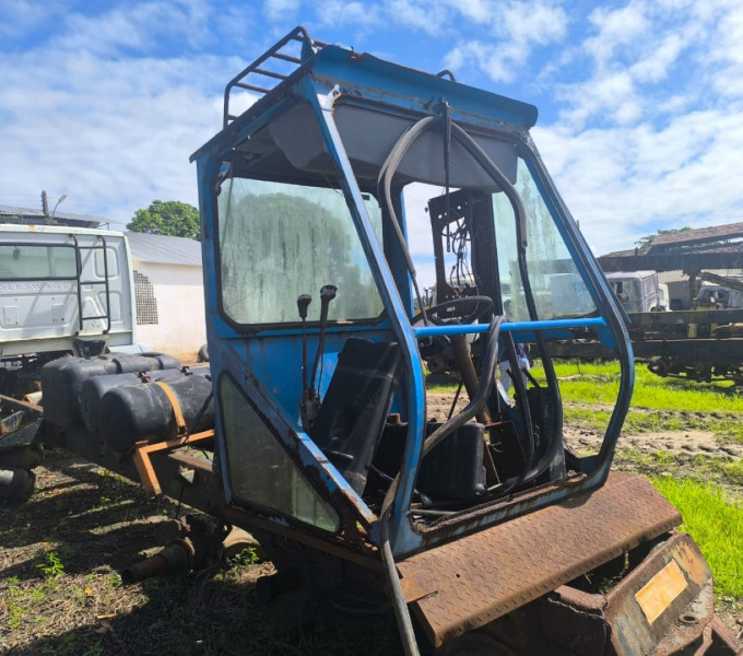 CARREGADEIRA NEW HOLLAND TS 6000 DANIFICADA, ANO 2011, DANIFICADA, FROTA 0620005, CHASSI ZBCE91735, (OBS: CABINE DANIFICADA, COM MOTOR), NÃO VAI A MEIA LANÇA