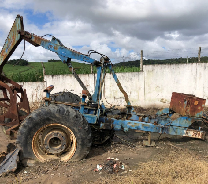 CARREGADEIRA NEW HOLLAND TS 6000 DANIFICADA, ANO 2011, DANIFICADA, FROTA 0620005, CHASSI ZBCE91735, (OBS: CABINE DANIFICADA, COM MOTOR), NÃO VAI A MEIA LANÇA