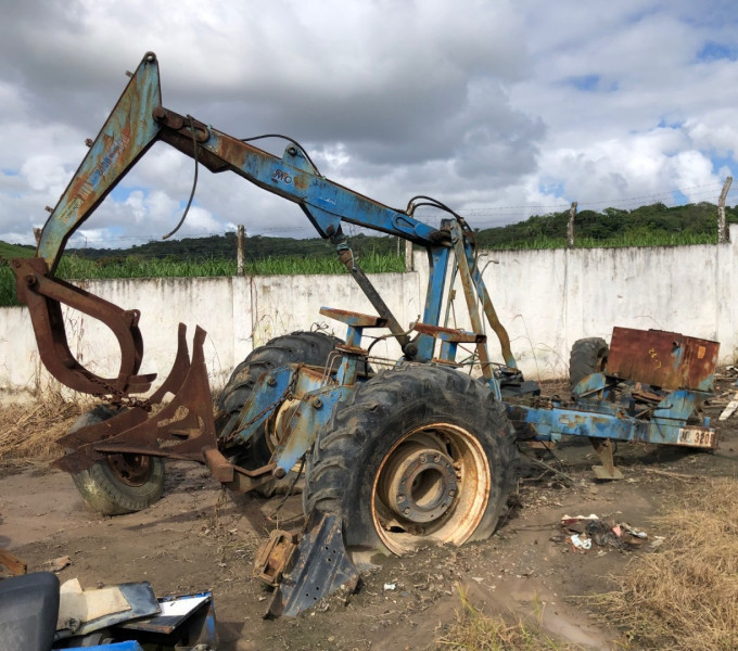CARREGADEIRA NEW HOLLAND TS 6000 DANIFICADA, ANO 2011, DANIFICADA, FROTA 0620005, CHASSI ZBCE91735, (OBS: CABINE DANIFICADA, COM MOTOR), NÃO VAI A MEIA LANÇA