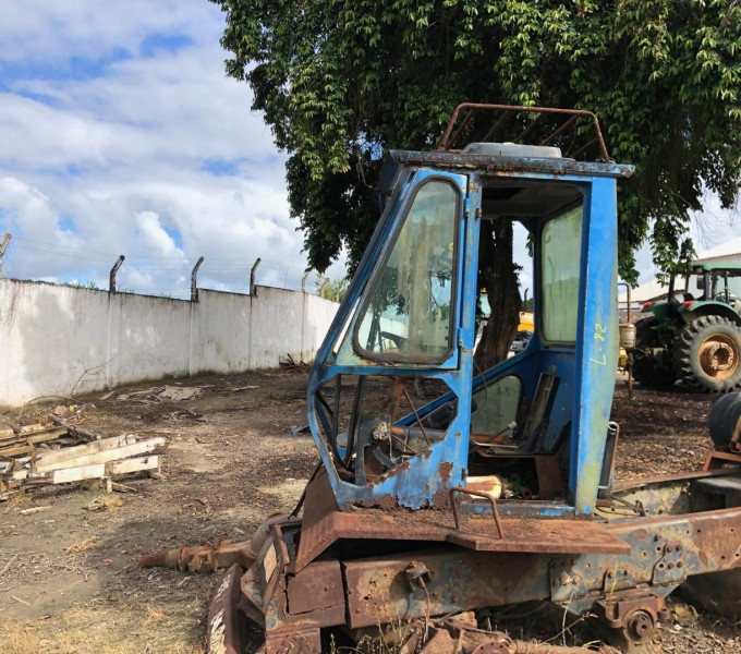 CARREGADEIRA NEW HOLLAND TS 6000 DANIFICADA, ANO 2011, DANIFICADA, FROTA 0620005, CHASSI ZBCE91735, (OBS: CABINE DANIFICADA, COM MOTOR), NÃO VAI A MEIA LANÇA