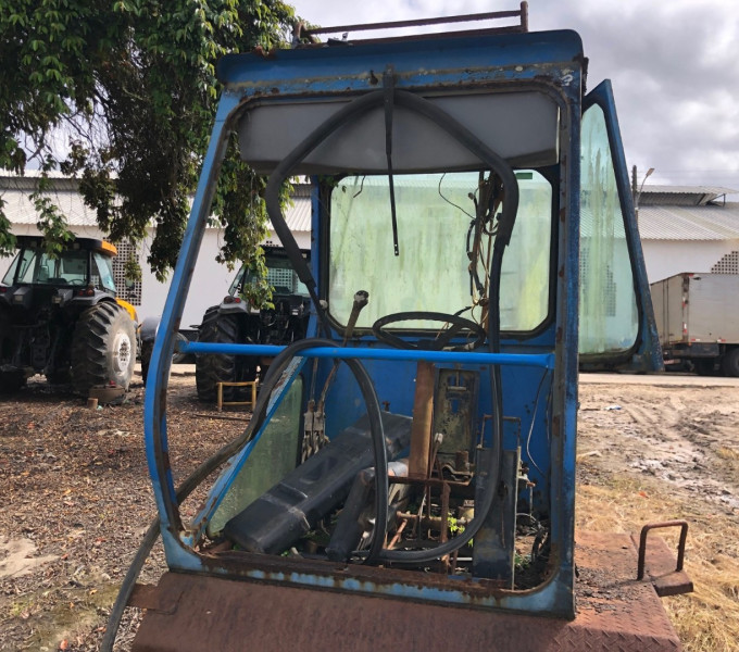 CARREGADEIRA NEW HOLLAND TS 6000 DANIFICADA, ANO 2011, DANIFICADA, FROTA 0620005, CHASSI ZBCE91735, (OBS: CABINE DANIFICADA, COM MOTOR), NÃO VAI A MEIA LANÇA