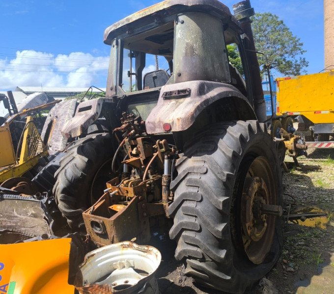 TRATOR YTO 1804, ANO 2011, FROTA 0520021, CHASSI  31190347, (OBS: DESMONTADO, SUCATEADO)
