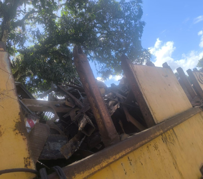 SUCATA FERROZA (APROX. 100 TONELADAS), NÃO VAI A CARROCERIA