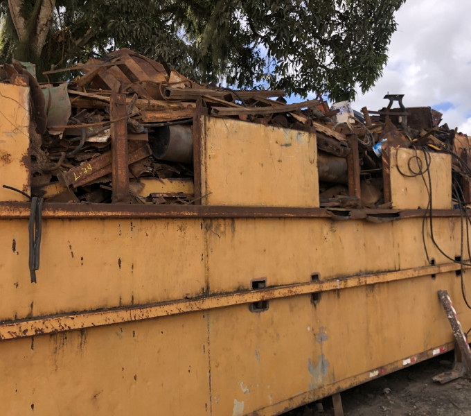 SUCATA FERROZA (APROX. 100 TONELADAS), NÃO VAI A CARROCERIA