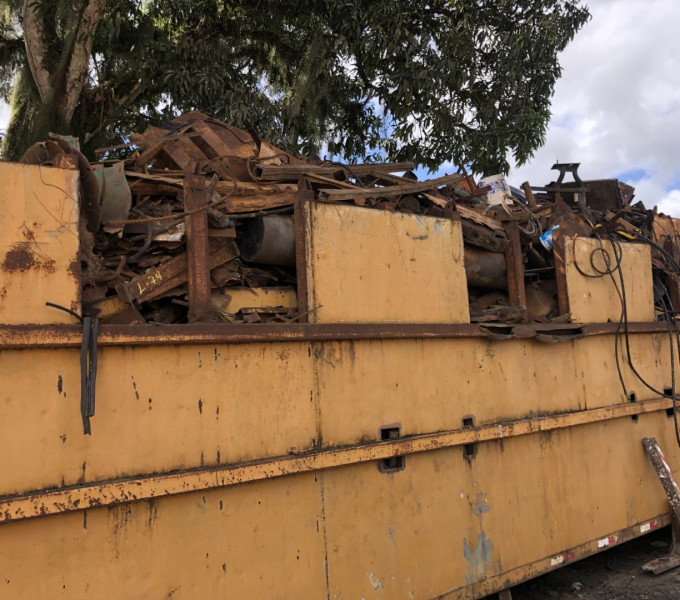 SUCATA FERROZA (APROX. 100 TONELADAS), NÃO VAI A CARROCERIA