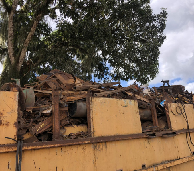 SUCATA FERROZA (APROX. 100 TONELADAS), NÃO VAI A CARROCERIA
