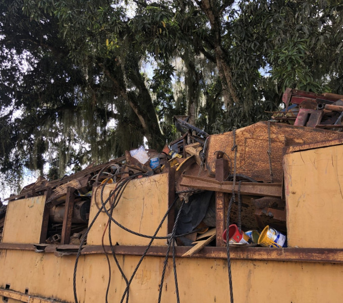 SUCATA FERROZA (APROX. 100 TONELADAS), NÃO VAI A CARROCERIA