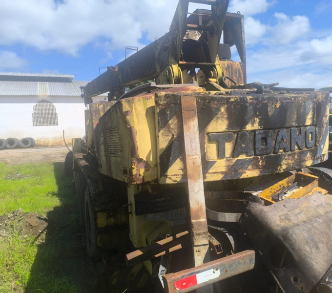 GUINDASTE  TADANO, MBB L 2219, ANO 1974, FROTA 0420003, CHASSI 34540212003797, PLACA KJD 0188, (OBS: SEM MOTOR, SEM CAIXA,SEM RESTRIÇÃO)