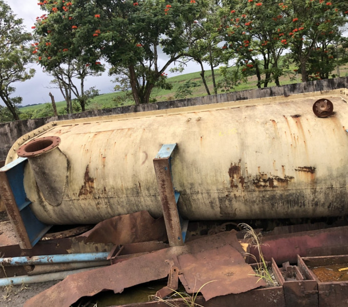 01 TANQUE MALAXEUR AC DE APROX. 4 METROS