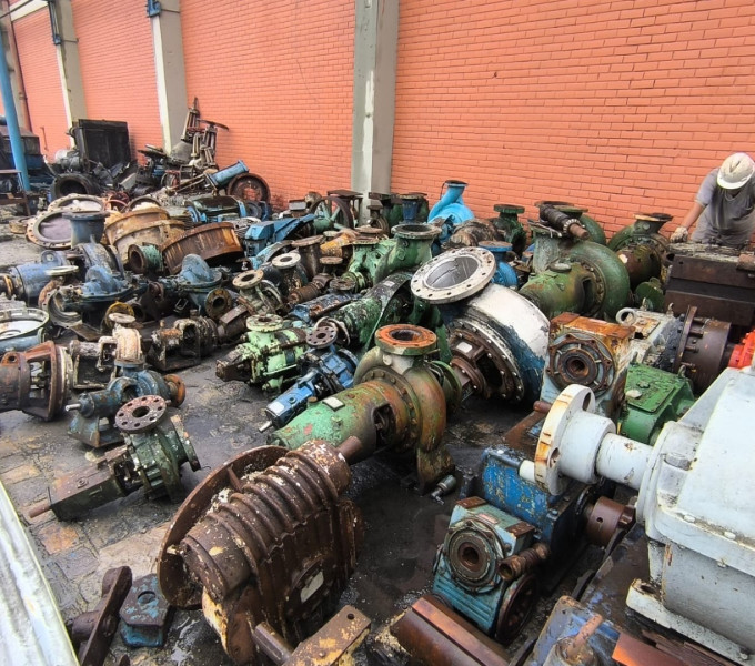 DIVERSAS BOMBA CENTRIFUGAS,  DE AGUA, CALDO,  (APROX. 10 TONELADAS)