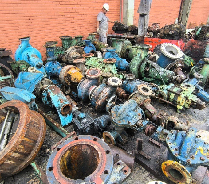 DIVERSAS BOMBA CENTRIFUGAS,  DE AGUA, CALDO,  (APROX. 10 TONELADAS)