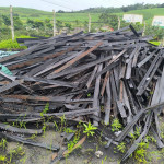 02 VALVULAS FERRO FUNDIDO DE 8 E 10", 02 MANCAIS DE FERRO FUNDIDO, 02 BALANÇAS DE AC, 01 TANQUE DE FIBRA QUEBRADO, 01 MESA DE CORTE VERTICAL, DIVERSAS CALHAS DE PLASTICO DE RESFRIAMENTO
