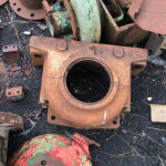 02 VALVULAS FERRO FUNDIDO DE 8 E 10", 02 MANCAIS DE FERRO FUNDIDO, 02 BALANÇAS DE AC, 01 TANQUE DE FIBRA QUEBRADO, 01 MESA DE CORTE VERTICAL, DIVERSAS CALHAS DE PLASTICO DE RESFRIAMENTO