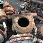02 VALVULAS FERRO FUNDIDO DE 8 E 10", 02 MANCAIS DE FERRO FUNDIDO, 02 BALANÇAS DE AC, 01 TANQUE DE FIBRA QUEBRADO, 01 MESA DE CORTE VERTICAL, DIVERSAS CALHAS DE PLASTICO DE RESFRIAMENTO