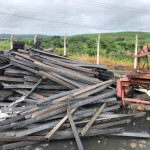 02 VALVULAS FERRO FUNDIDO DE 8 E 10", 02 MANCAIS DE FERRO FUNDIDO, 02 BALANÇAS DE AC, 01 TANQUE DE FIBRA QUEBRADO, 01 MESA DE CORTE VERTICAL, DIVERSAS CALHAS DE PLASTICO DE RESFRIAMENTO