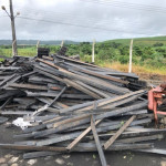 02 VALVULAS FERRO FUNDIDO DE 8 E 10", 02 MANCAIS DE FERRO FUNDIDO, 02 BALANÇAS DE AC, 01 TANQUE DE FIBRA QUEBRADO, 01 MESA DE CORTE VERTICAL, DIVERSAS CALHAS DE PLASTICO DE RESFRIAMENTO