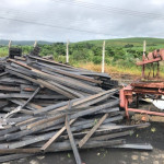 02 VALVULAS FERRO FUNDIDO DE 8 E 10", 02 MANCAIS DE FERRO FUNDIDO, 02 BALANÇAS DE AC, 01 TANQUE DE FIBRA QUEBRADO, 01 MESA DE CORTE VERTICAL, DIVERSAS CALHAS DE PLASTICO DE RESFRIAMENTO