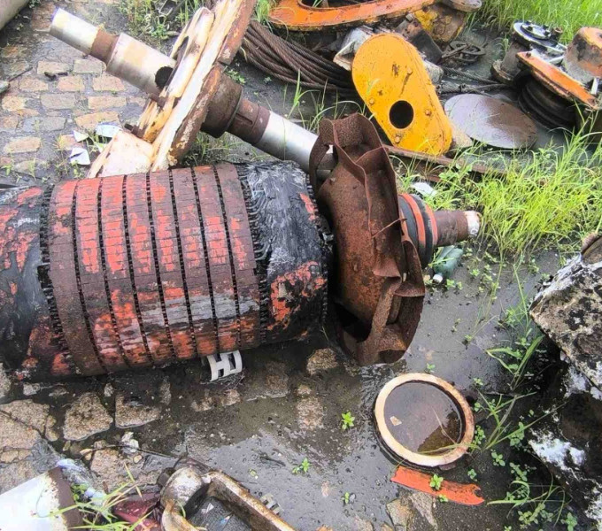 01 MOTOR, EIXO SEPARADO, S/ IDENTIFICAÇÃO