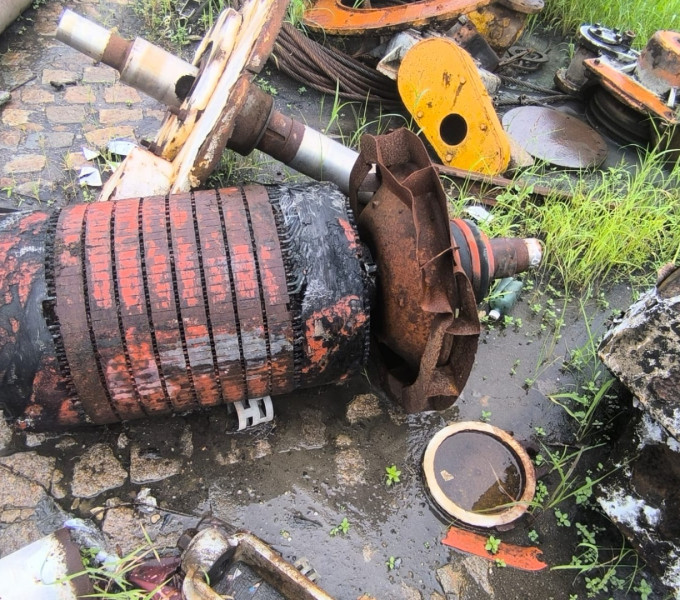 01 MOTOR, EIXO SEPARADO, S/ IDENTIFICAÇÃO