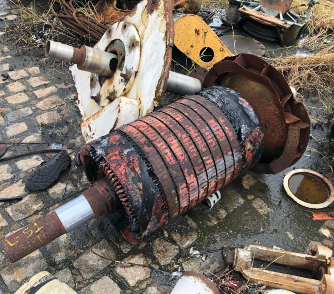 01 MOTOR, EIXO SEPARADO, S/ IDENTIFICAÇÃO