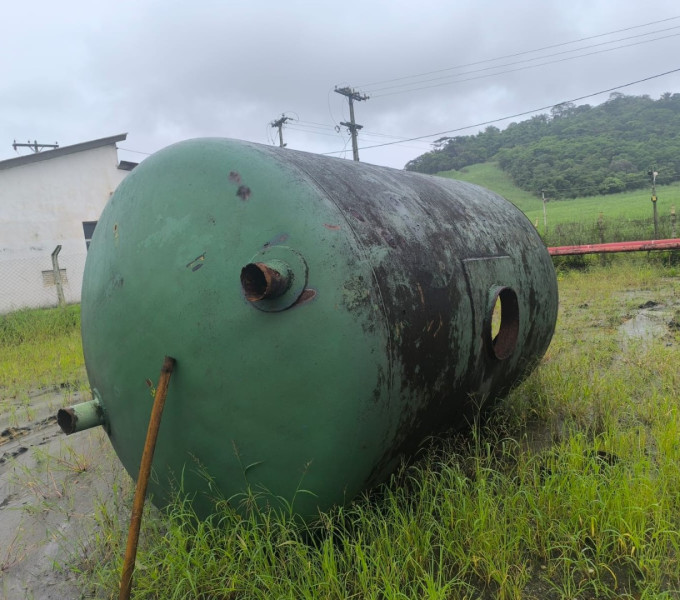 01 TANQUE DE AGUA ABERTO AC, 5 MIL LITROS APROX.