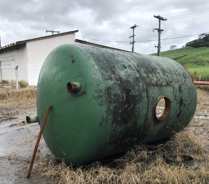 01 TANQUE DE AGUA ABERTO AC, 5 MIL LITROS APROX.