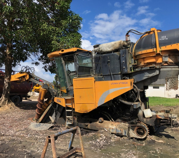 COLHEDORA VALTRA BE 1035E, ANO 2015, FROTA 0920004, CHASSI 2015S00025,(OBS: MOTOR BOM, PAROU FUNCIONANDO, TEM ESTEIRA RODANTE, ELEVADOR FORA DO LUGAR, BOMBAS BOAS)