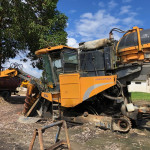COLHEDORA VALTRA BE 1035E, ANO 2015, FROTA 0920004, CHASSI 2015S00025,(OBS: MOTOR BOM, PAROU FUNCIONANDO, TEM ESTEIRA RODANTE, ELEVADOR FORA DO LUGAR, BOMBAS BOAS)