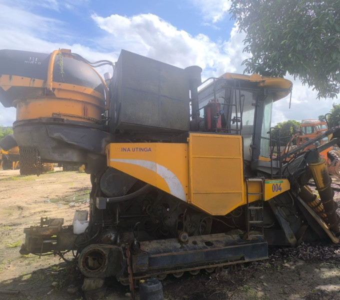 COLHEDORA VALTRA BE 1035E, ANO 2015, FROTA 0920004, CHASSI 2015S00025,(OBS: MOTOR BOM, PAROU FUNCIONANDO, TEM ESTEIRA RODANTE, ELEVADOR FORA DO LUGAR, BOMBAS BOAS)