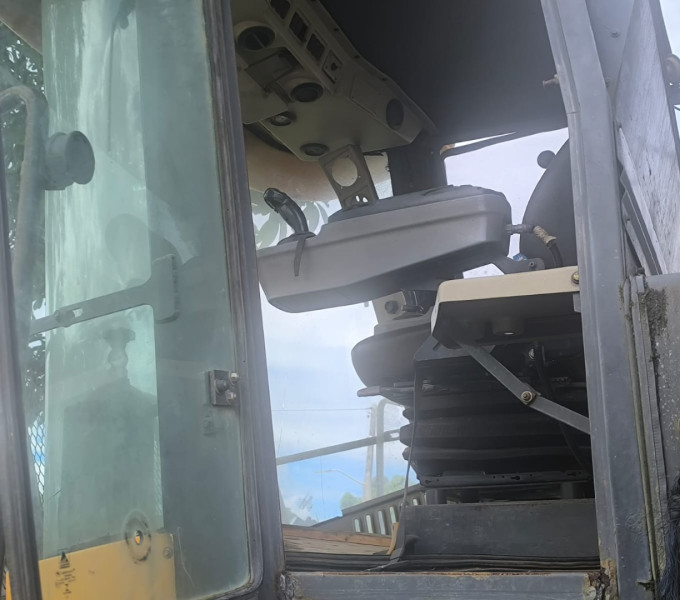 COLHEDORA VALTRA BE 1035E, ANO 2015, FROTA 0920004, CHASSI 2015S00025,(OBS: MOTOR BOM, PAROU FUNCIONANDO, TEM ESTEIRA RODANTE, ELEVADOR FORA DO LUGAR, BOMBAS BOAS)