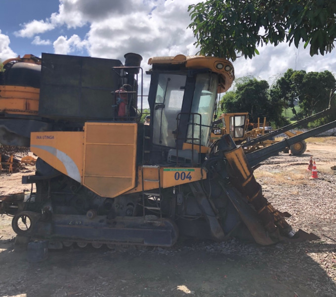 COLHEDORA VALTRA BE 1035E, ANO 2015, FROTA 0920004, CHASSI 2015S00025,(OBS: MOTOR BOM, PAROU FUNCIONANDO, TEM ESTEIRA RODANTE, ELEVADOR FORA DO LUGAR, BOMBAS BOAS)