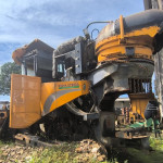 COLHEDORA VALTRA BE 1035E, ANO 2015, FROTA 0920006, CHASSI 2015S00041, (OBS: PAROU FUNCIONANDO, TA SEM UNIDADE, SEM CAMOREI, TA SEM ESTEIRA, SEM DIVISOR DE LINHA LADO DIREITO, CABINE BOA, ROLO TOMBADOR FORA, ELEVADOR FORA DO LUGAR)