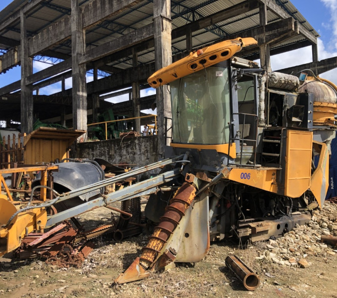 COLHEDORA VALTRA BE 1035E, ANO 2015, FROTA 0920006, CHASSI 2015S00041, (OBS: PAROU FUNCIONANDO, TA SEM UNIDADE, SEM CAMOREI, TA SEM ESTEIRA, SEM DIVISOR DE LINHA LADO DIREITO, CABINE BOA, ROLO TOMBADOR FORA, ELEVADOR FORA DO LUGAR)