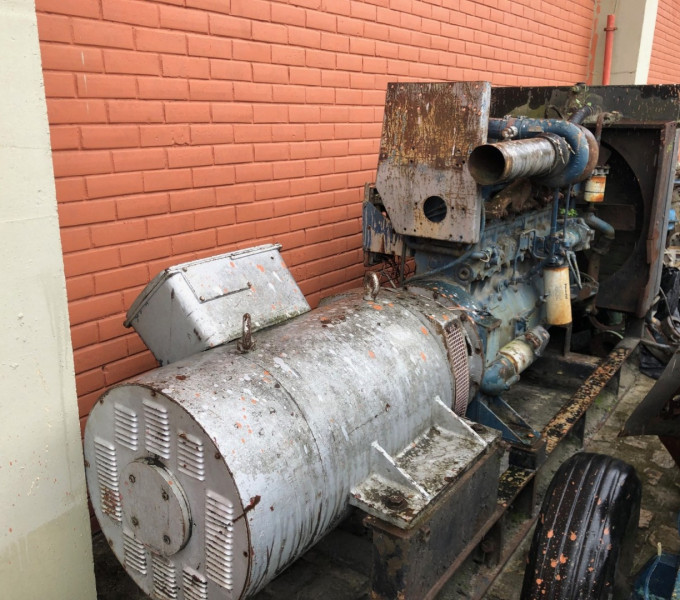 01 GERADOR WEG 400KVA