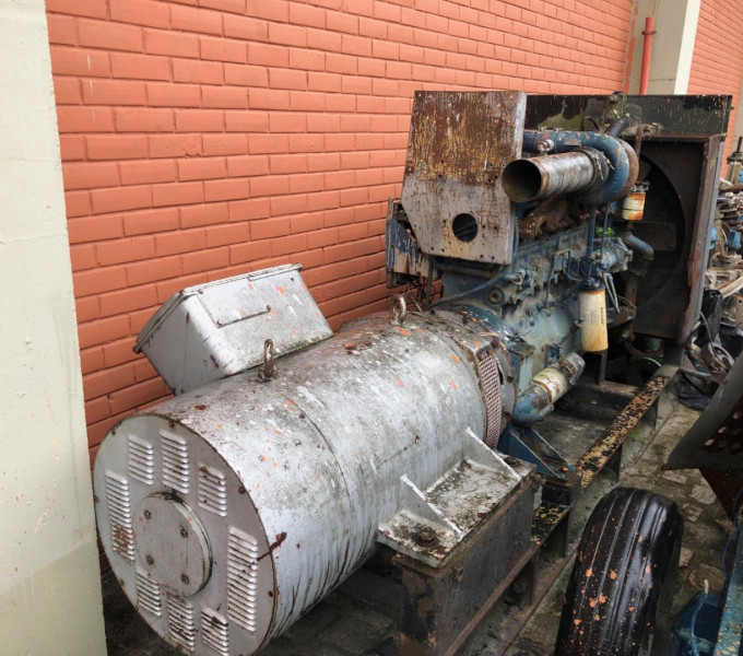 01 GERADOR WEG 400KVA