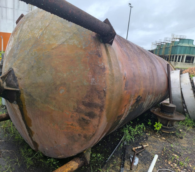 01 TANQUE DE FIBRA QUEBRADO