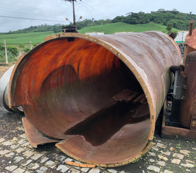 01 TANQUE DE FIBRA QUEBRADO