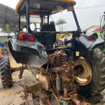 Trator de Pneus Valtra BM100 Completo, sem motor