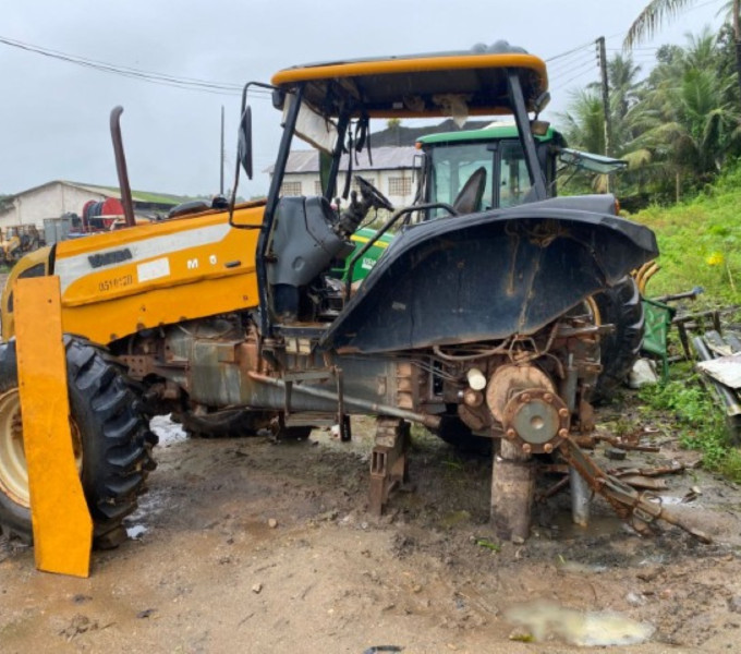Trator de Pneus Valtra BM100 Completo, sem motor