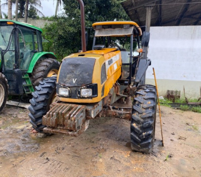 Trator de Pneus Valtra BM100 Completo, sem motor