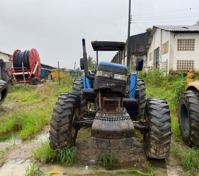 Trator de Pneus New Holland TM150