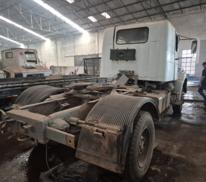 Caminhão Cavalo mecanico Volvo NL12 (sem doc)