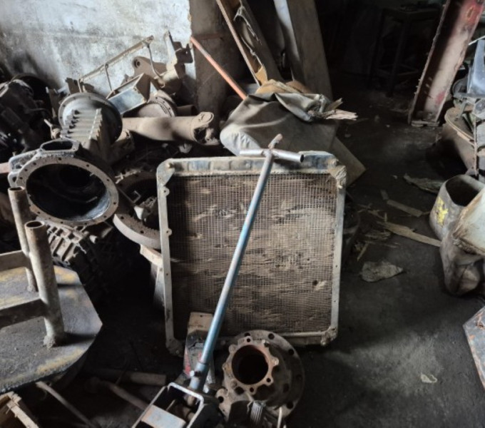 Sala Almoxarifado II: Grande qtd. De peças, componentes para agricola, motores a combustão, caixa de transmissão, Blocos de motor, radiadores, Embreagens, Braços hidraulicos, APROX. 200 TON. $1.00 P/KG